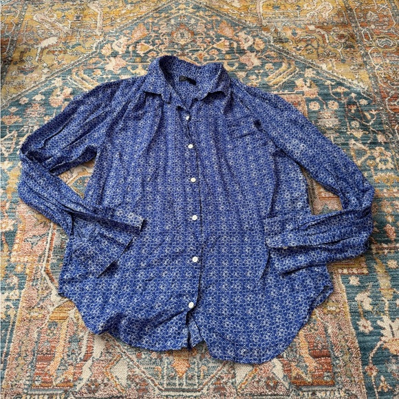 GAP Tops - Gap Blue Patterned Button-up